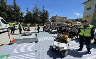 Bolu’da öğrencilere trafik eğitimi verildi