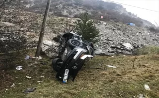Bolu'da şarampole devrilen otomobildeki 2 kişi yaralandı