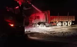 Bolu'da seyir halindeki kamyon yandı