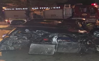 Bolu’da trafik kazasında demir korkuluklara ayağı sıkışan kadın kurtarıldı