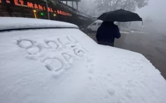 Bolu Dağı'nda kar yağışı etkili oluyor