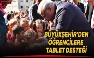 Büyükşehir’den İhtiyaç Sahibi Öğrencilere Tablet Desteği