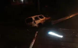 Çarşamba’da devrilen hafif ticari aracın sürücüsü yaralandı