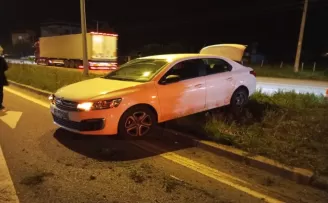 Çarşamba’da otomobil refüje çıktı 1 kişi yaralandı