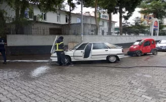 Çarşamba’da park halindeki otomobildeki yangın hasara yol açtı