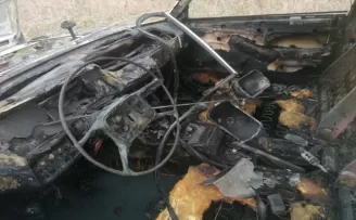 Çarşamba’da seyir halindeyken yangın çıkan araç kullanılamaz hale geldi