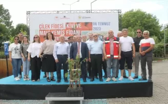 Çarşamba’da üreticilere kivi fidanı dağıtıldı