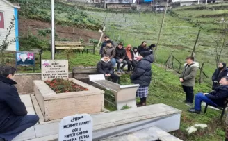 Çaykara’da lise öğrencilerinden şehidin mezarına ziyaret