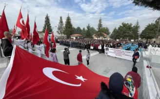 Çorum’da 2023 öğrenci şehitlere saygı için yürüdü