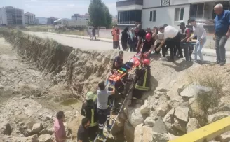 Çorum’da bisiklet kullanırken dereye düşen çocuk yaralandı