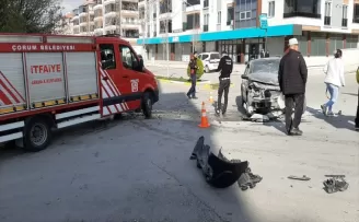 Çorum'da çarpışan 2 otomobildeki 3 kişi yaralandı
