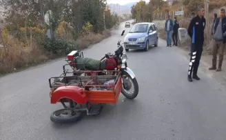 Çorum'da çarpışan motosiklet ve otomobilde hasar oluştu