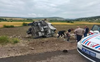 Çorum’da devrilen kamyonun sürücüsü yaralandı