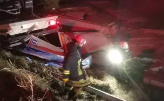 Çorum’da devrilen tırın sürücü yaralandı