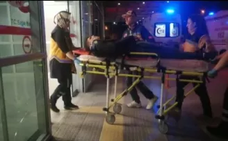 Çorum’da hafif ticari araçla otomobil çarpıştı, 3 kişi yaralandı