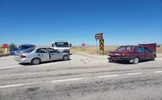 Çorum’da iki otomobilin çarpıştığı kazada 2 kişi yaralandı