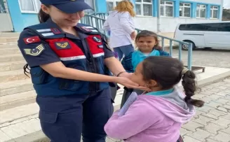 Çorum’da jandarma ekipleri öğrencileri bilgilendirdi