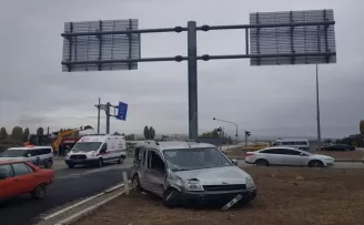 Çorum'da kamyonet ile hafif ticari araç çarpıştı, 2 kişi yaralandı