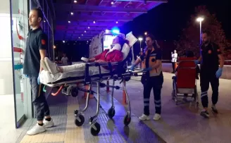Çorum’da kamyonla çarpışan otomobildeki 2 kişi yaralandı