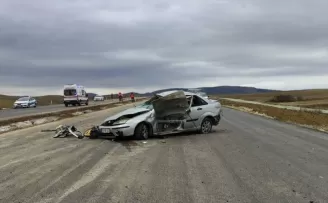 Çorum'da takla atan otomobilin sürücüsü öldü, 2 kişi yaralandı
