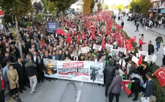 Çorum’da vatandaşlar İsrail’e “Büyük Filistin Yürüyüşü“ ile tepki gösterdi