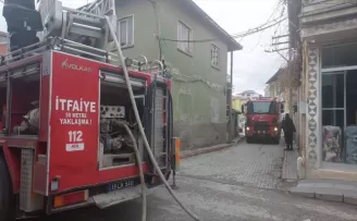Çorum'da yabancı uyruklu kişilerin evinde çıkan yangını itfaiye söndürdü