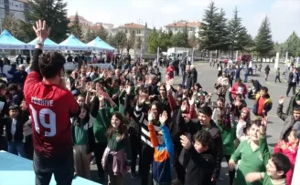 Çorumlu öğrencilerden depremzede çocuklar için kermes