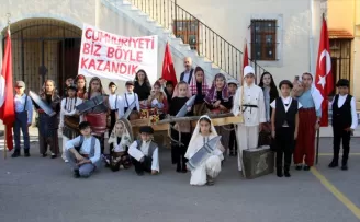 “Cumhuriyeti biz böyle kazandık“ fotoğrafı yeniden canlandırıldı
