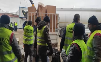 Deprem bölgesindeki Gölbaşı’nda yardım çalışmaları sürüyor