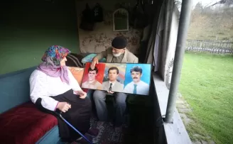 Depremde 3 oğlunu kaybeden çiftin 23 yıllık evlat acısı