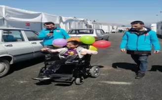 Depremde bacağını kaybeden çocuğun akülü araç talebi yerine getirildi