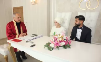 Depremzede çiftin nikahı Amasya’nın Suluova ilçesinde kıyıldı