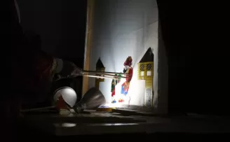 Doktoralı meddah gittiği köylerde dinlediği hikayeleri derliyor