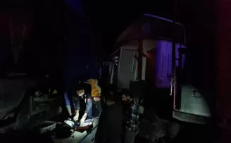 Düzce'de 2 tırın çarpıştığı kazada 3 kişi yaralandı