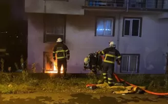 Düzce’de apartmanın giriş katında çıkan yangın hasara yol açtı