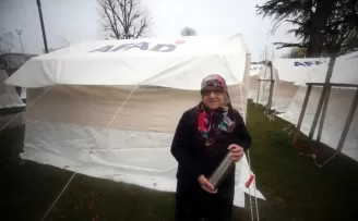 Düzce'de çadırlarda kalan depremzedeler yaşadıklarını anlattı:
