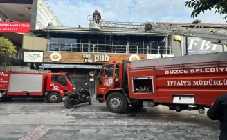 Düzce’de çatıda mahsur kalan kedi yavruları kurtarıldı