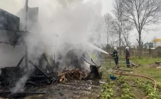 Düzce’de çıkan yangında 3 kişi dumandan etkilendi