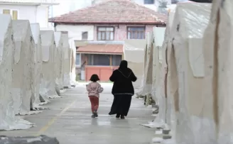Düzce'de depremden etkilenen vatandaşlara yemek ikramı