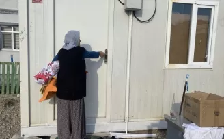 Düzce'de depremzedeler konteynerlere yerleşiyor