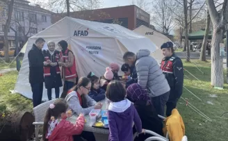 Düzce'de depremzedelerin çadır kentlerde konaklaması sürüyor