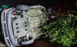 Düzce’de devrilen otomobildeki 2 kişi yaralandı
