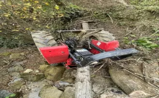 Düzce'de fındık bahçesinde devrilen traktörün sürücüsü ağır yaralandı