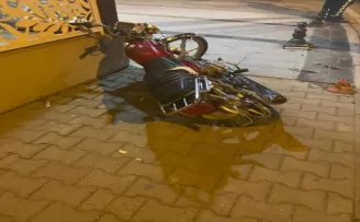 Düzce’de hafif ticari araçla çarpışan motosikletteki 2 kişi ağır yaralandı