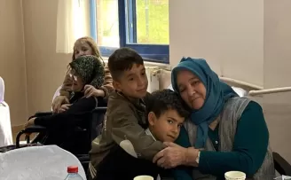 Düzce’de ilkokul öğrencileri huzurevi sakinlerini ziyaret etti
