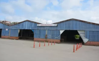 Düzce’de kapalı pazar yerinin çatısından düşen çocuk ağır yaralandı