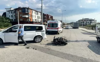 Düzce’de otomobille çarpışan motosikletteki 2 kişi yaralandı