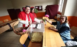 Düzce’de Romanlar davul zurna eşliğinde sandığa gitti