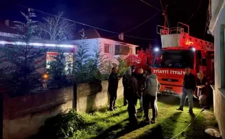 Düzce’de yangın çıkan müstakil ev kullanılamaz hale geldi
