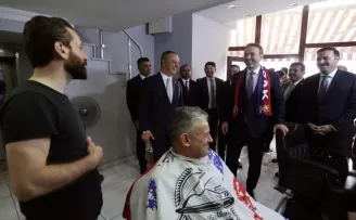 Enerji ve Tabii Kaynaklar Bakanı Bayraktar Zonguldak’ta esnafı ziyaret etti